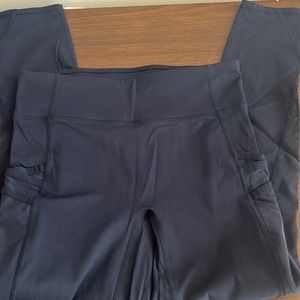 Fabletics Anywhere Motion365 High-Waisted Legging in navy mesh side size Small